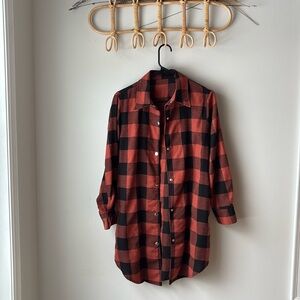 Plaid shirt dress. Size Small. Metal snaps. Great condition!